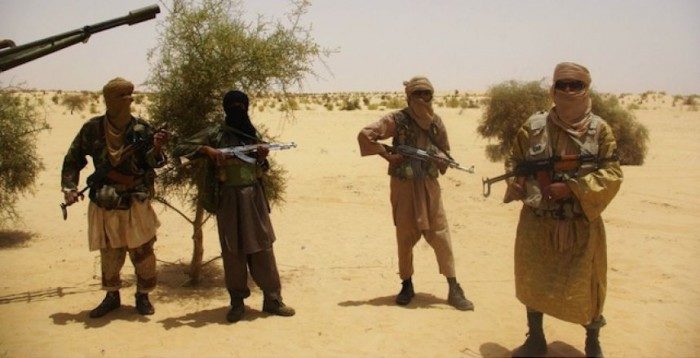 De la nébuleuse islamiste algérienne à la régionalisation d’AQMI : le Sahara aux prises avec le jihadisme des grands bandits (2007-2015)